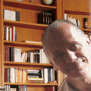 Imensa paixão por livros, possuo o Alfarrábio Catataw com escritórios em São Paulo e Guarulhos. Livros de todas as áreas, jornais antigos, revistaria e memória.