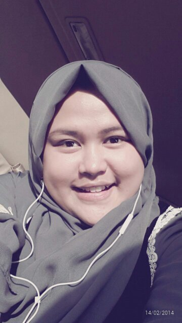 PutriRyhtl's profile picture. 