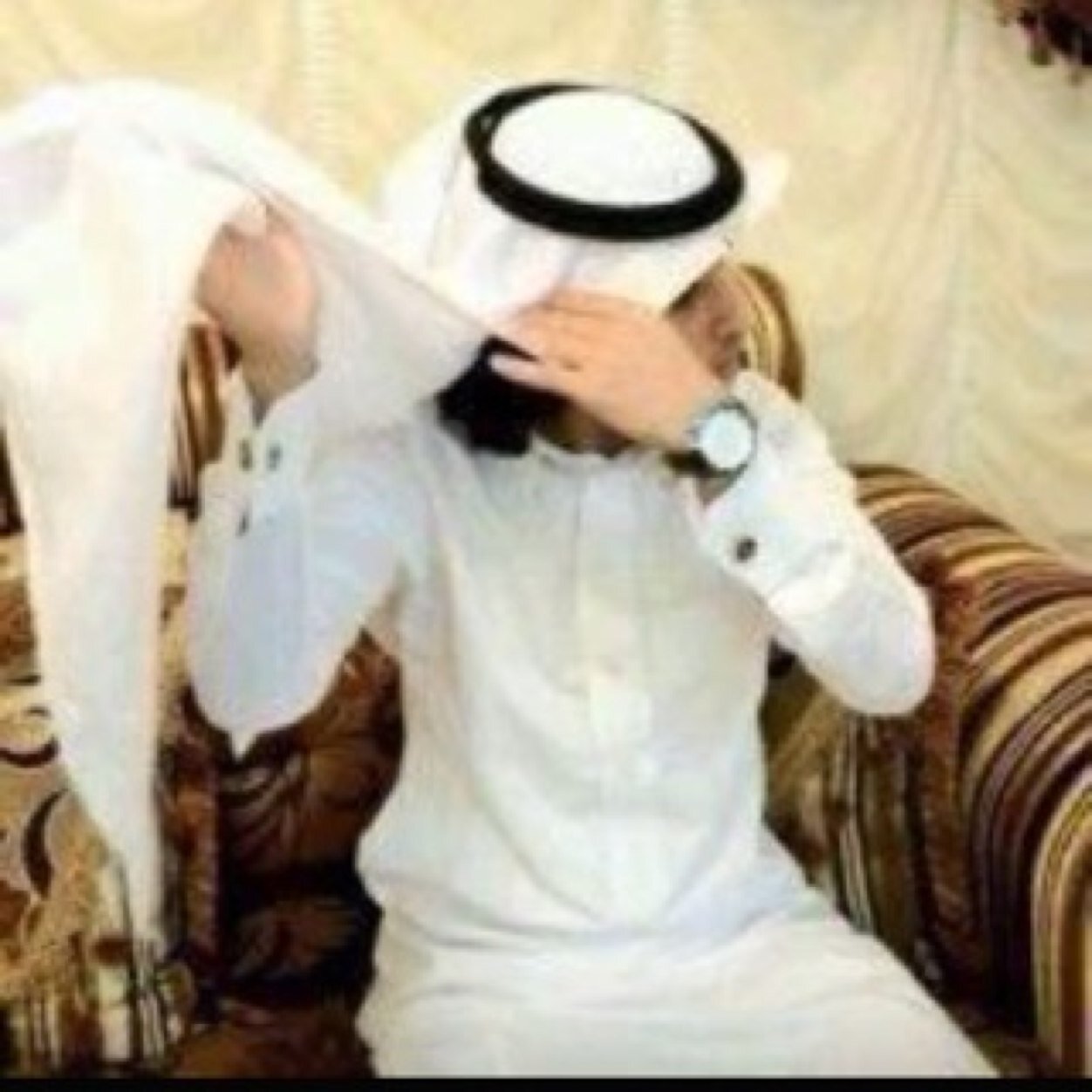 انسااان متواضع احلم بان اكووون ذو قلم مفيد اغرد هنا بما اراه مناسبا وجميلا في غير معصية الله . تغريداتى بالمفضله أتمنىى أن تحوز على راضكم رقم البن...PlN7626645c