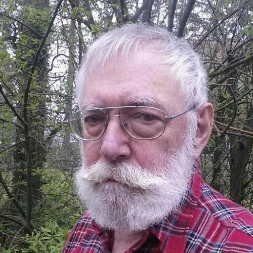 Skäggveteran.Har skägg sedan 1964. Dock har kulören ändrats. Nyfiken på det mesta.  Hatt-nörd. 
Bearded since 1964. However, the color has changed. Sweden
