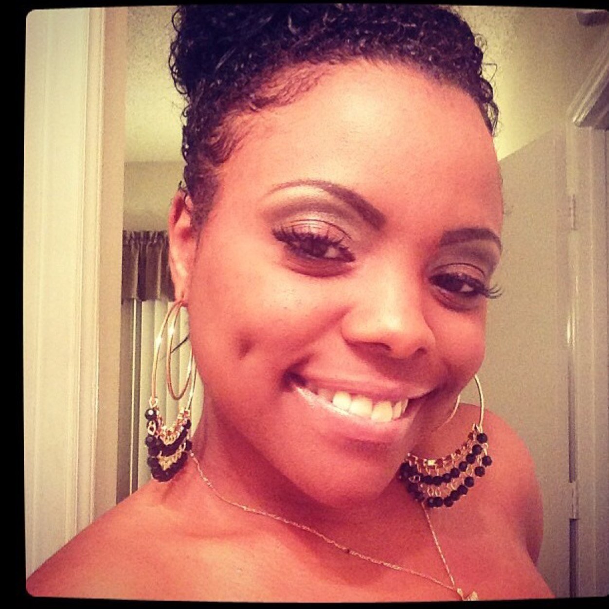 Licensed Natrual Hair Care Specialist. Specializing in hair reconstruction and damage control.