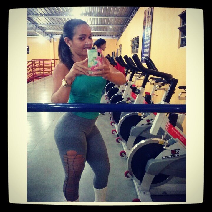 Tenho 22 anos ;
Sou de Monção MA atualmente moro em Boa  Vista Roraima ;
Estudante de Pedagogia;
Servidor Público e amo musculação...✐ ✎ ✏ ✍