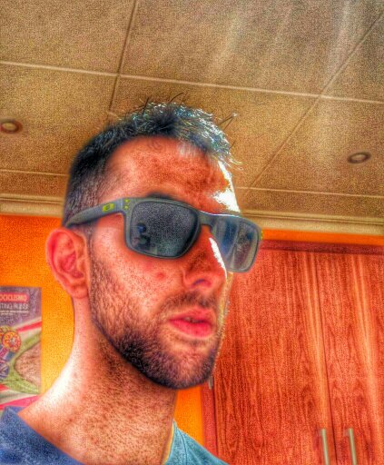 RobertoChM86's profile picture. Diciendome que un dia sin sonreir es un dia perdido