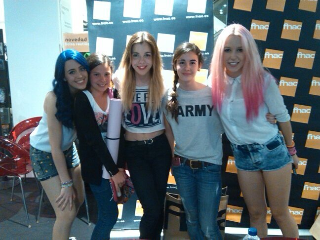 Dos sweeties @carla_dreamer y @Mar10012001. Club de fans NO oficial de @SWTCalifornia. Aqui toda la informacion sobre ellas. [FAV de Sonia 15/4/14]