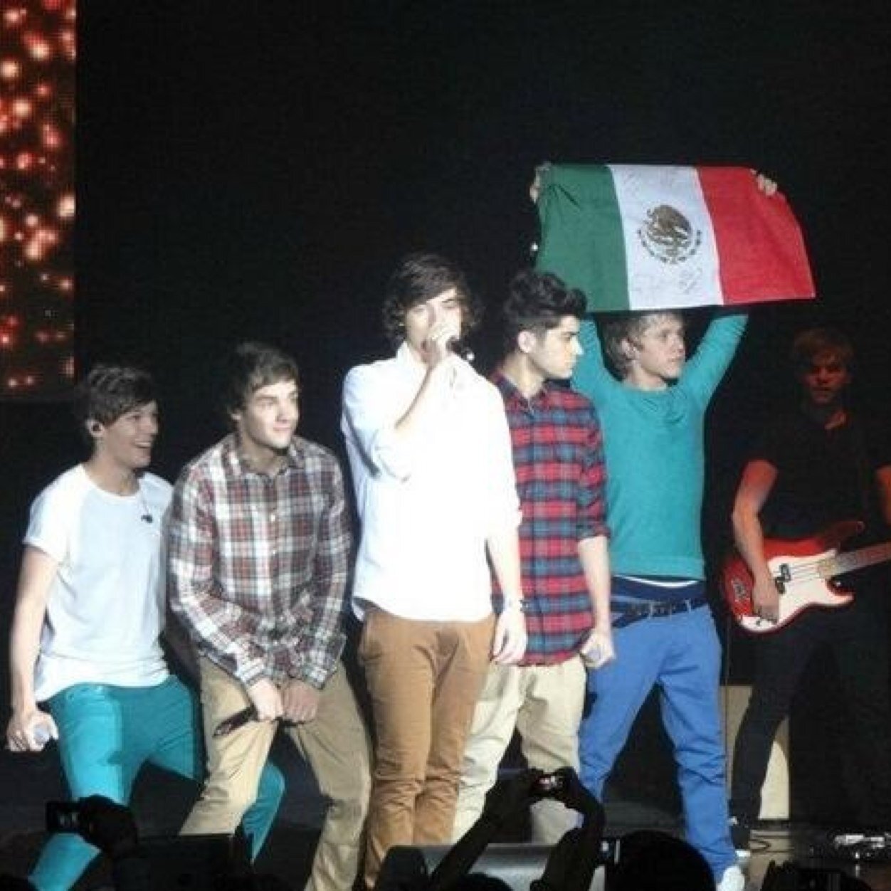 #MexicoNeedsWWATour #Rusher #Belieber #Directioner Facebook: http://t.co/0vMAMqHiA7