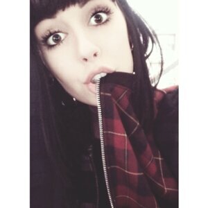 *una bio molto fika* || hayley è la mia bst frienz cuattroever (HANLEY DOMINA) || elay♡