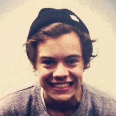 Hi :) one dιrecтιon'ѕ тнe вeѕт parт oғ мe ♥ if you wanna talk to someone sand me a DM, I'm here for you. Remember, I LOVE YOU!!! || I FOLLOW BACK, JUST ASK ||