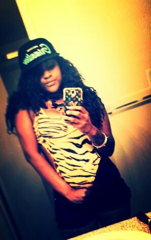 Juicyy2Trill's profile picture. IM 100 I keep it 100 far from fake so there 4  dont fuck with  the snakes so if u about that trill shit follow me ill folow back   ig @so_juicy3