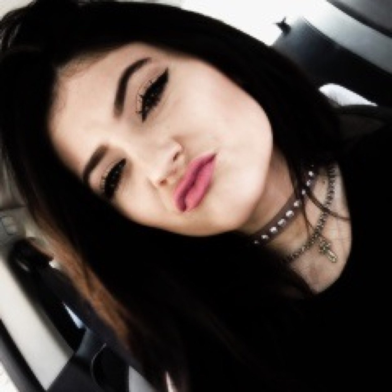 i gave you a free follow so please follow @makekylie he follows back