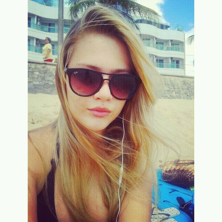 Quem acredita sempre alcançaa ♪  Não sou perfeita, tenho vários defeitos, porém são eles que me fazem ser única!