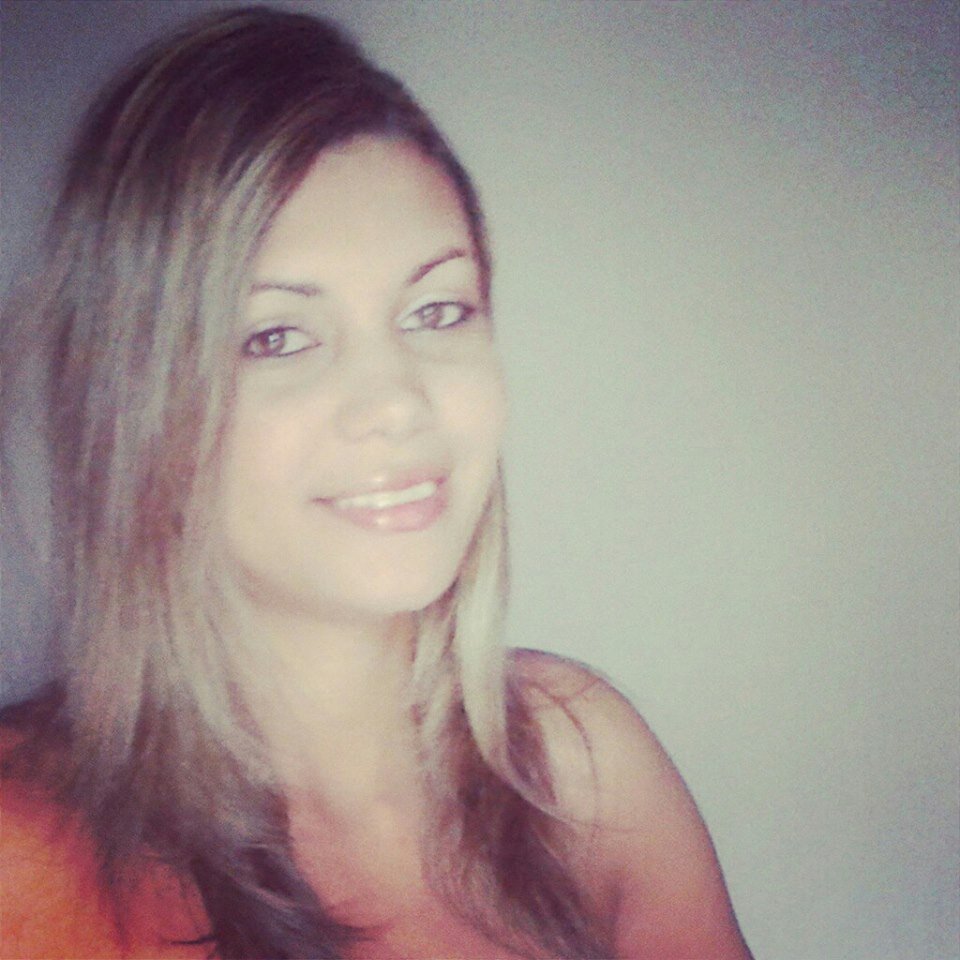 Canceriana,19 anos,professorinha,BIPOLAR e futura Dentista! Segue que eu sigo de volta :)
