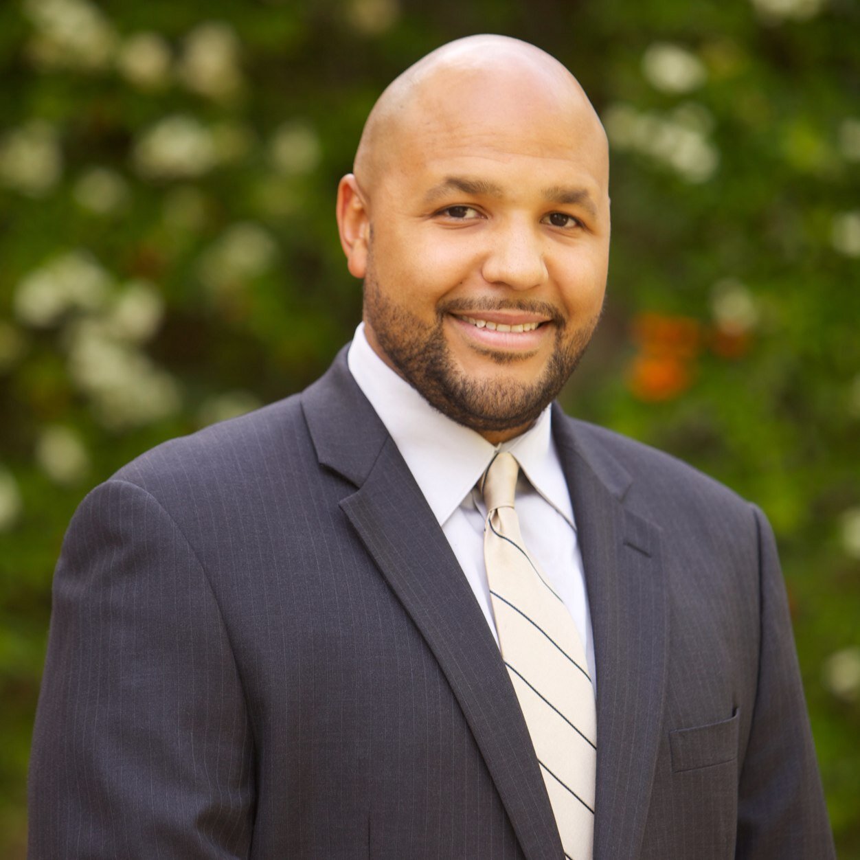 Resident Physician @uiowaeye. Mentor. @GeiselMed, @GWPublicHealth, and @SIUC Alum. Former Sgt./Iraq Vet @USMC #BlackMenInMedicine