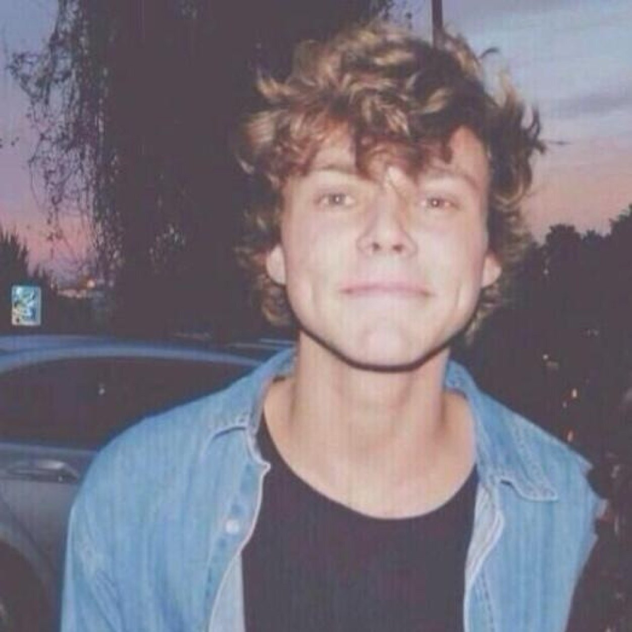 Hiii you got a free follow ¨̮ my main @pahradiseashton ifb trying to reach my goal xx