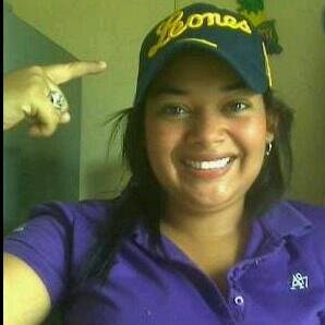 Amable,sencilla y capaz. con caracter y hecha pa´ lante!! queriendo comerme el mundo y mostrando lo mejor de mi!!