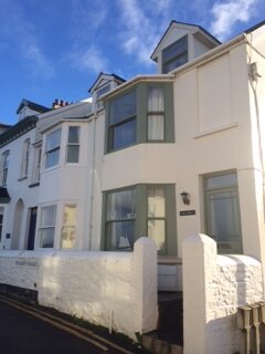 The owners of Seaspray, a spacious holiday home sleeping 7 in quaint North Devon village of Appledore. We tweet about Appledore news, our holiday home & deals.