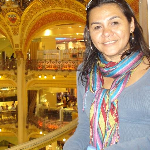 JORNALISTA. Professora de Jornalismo no Ceará, mãe do Caio em todo lugar e cheia de invencionice mundo afora.
