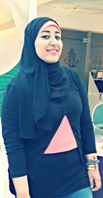 21 سنه , 3 كلية السن , اعرف لغات كتير اشهرها انجليزى و روسى , معترضة دايما , بحب عمرودياب و باسم يوسف و بكره الاخوان.