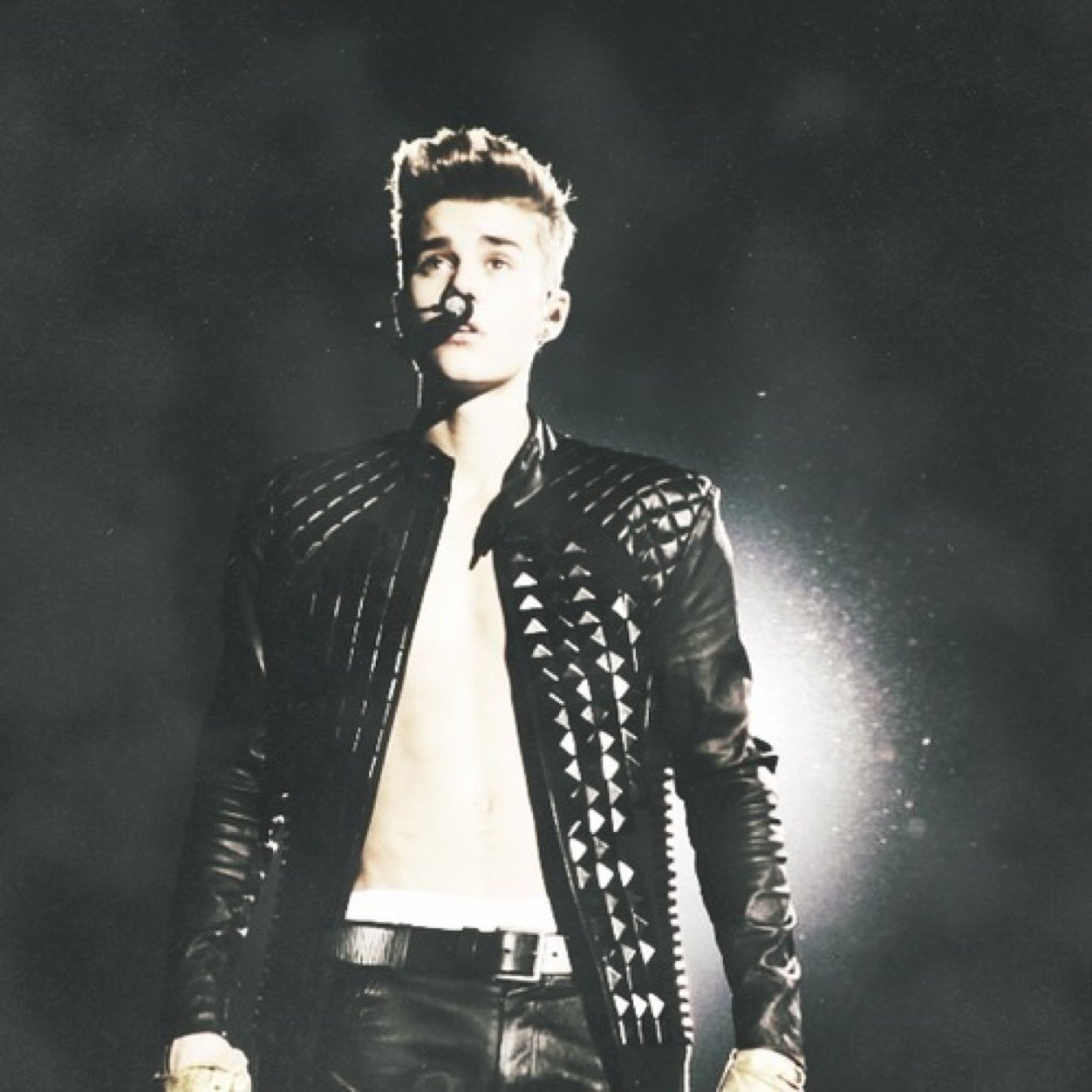 JustinIsMagic's profile picture. FOLLOW @problem4ariana AND GET A DM TO ARIANA WITH UR USERNAME