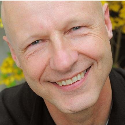 Trainer bij IVSW @Systemisch_Werk, auteur van 'Zinnen die de ziel raken' en 'Tao en de kunst van familieopstellingen' en ‘Volwassen worden voor volwassenen’.