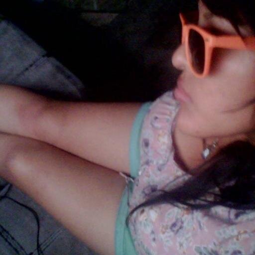 soy una chika divertida m encanta cantar mi vos es recontra aguda jejeej ......y pz el k sea mi amigo x el twitter ya m conocera como soy