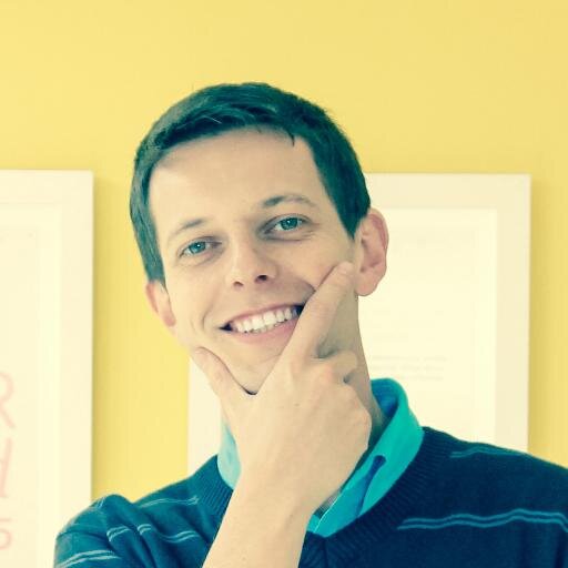 Think First. Design Later. Designer gráfico e sócio do @4fixDesign enjoying the ride.