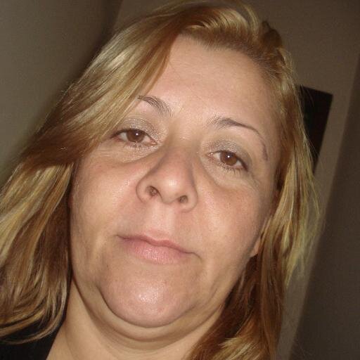 sou uma serva de DEUS que anseio andar em obediencia a palavra e adora o senhor Jesus