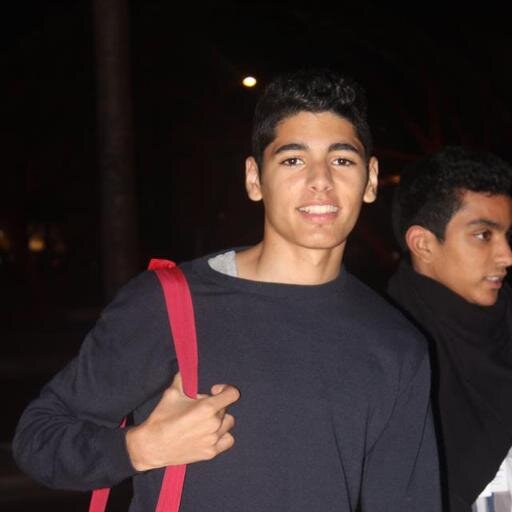 Jeune marocain cherchant à communiquer avec celles et ceux qui ont l'amour de ce pays et qui ont envie de le faire avancer.