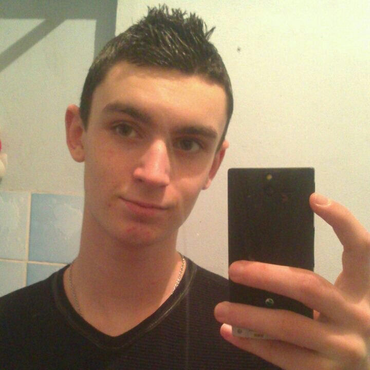 JFkz_FanTaZy's profile picture. Joueur Decerto sur PS3, slayer, flag runner, 16ans. Add JFkz_FanTaZy ;)