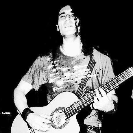 Libertad sin fronteras y amor sin barreras. 
Musician and actor. 
Músico y actor.