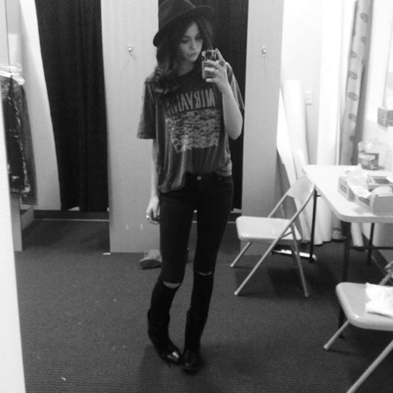 Im a #prouddirectioner & belieber :* I follow backk baby ;)