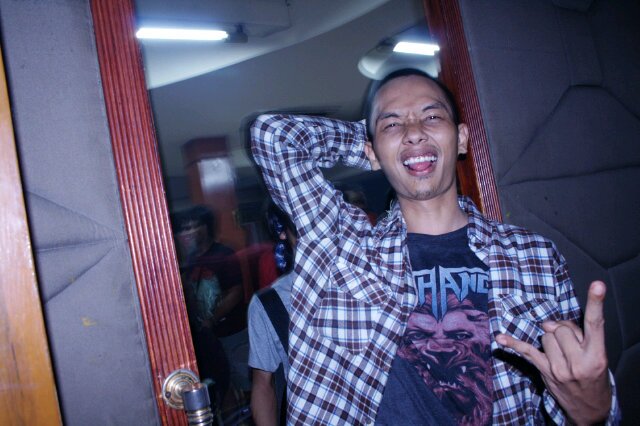 dayunoizer's profile picture. distortion yeah... !!! Still breathing with r.o.t & @hardtokillmetal (mic) \m/