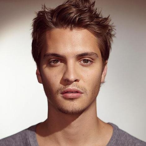 I'm Elliot Grey, Christian Grey's my little brother, Mia's my little sister and I am the lovely Kate's husband ;) Laters, baby!