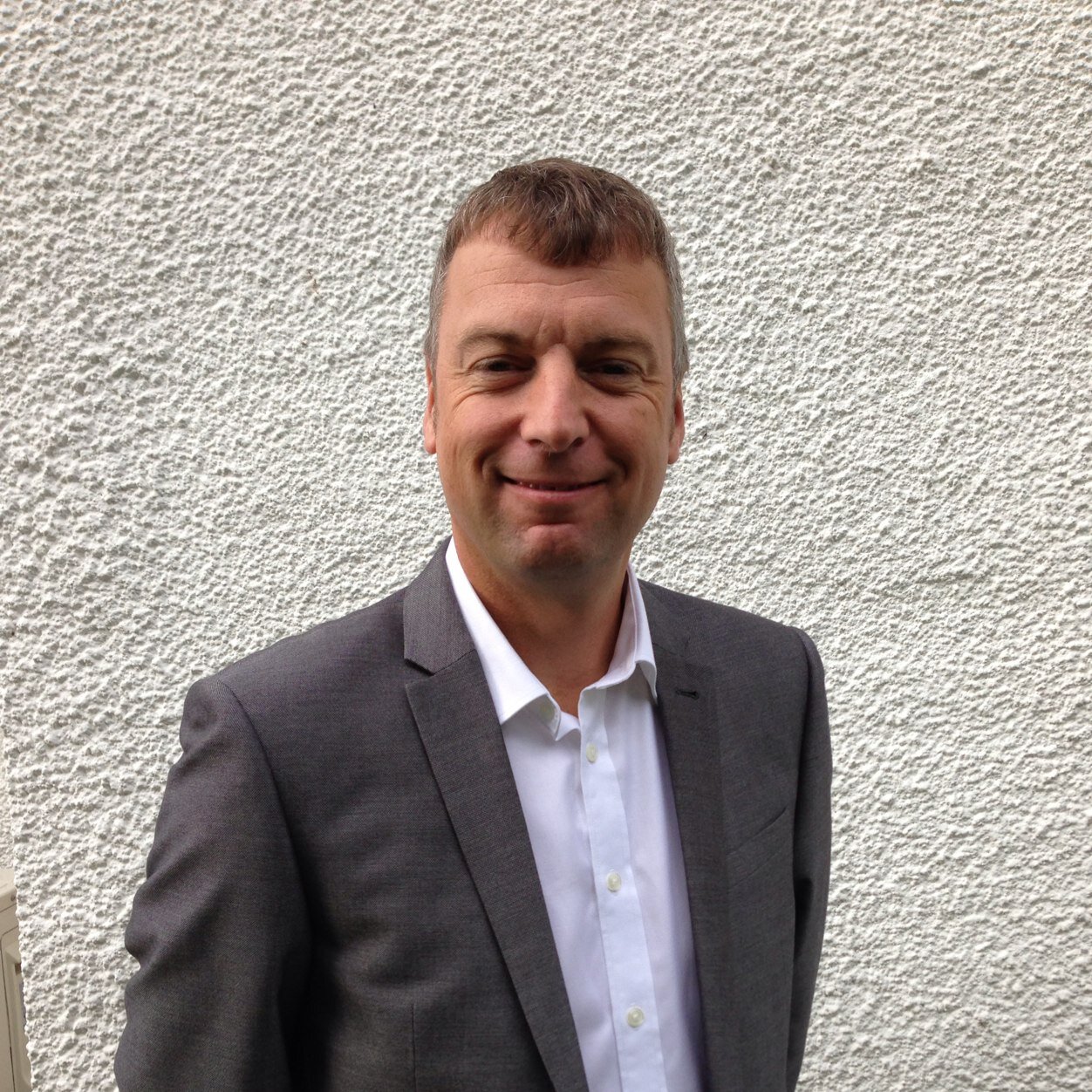 Regional Director (UK & Benelux Region of EMEA) for Leica Geosystems. Responsible for total business in UK, Ireland, Belgium, Holland