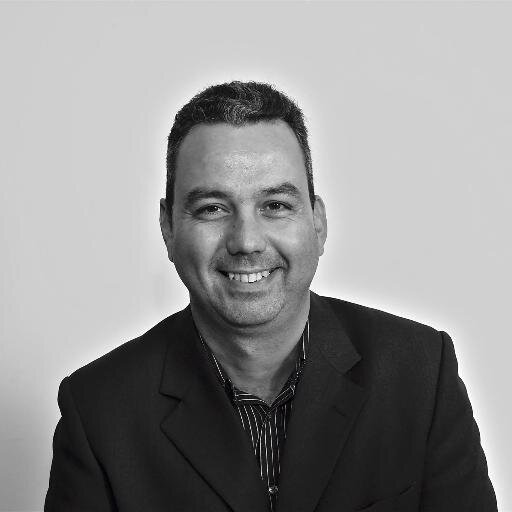 Autor, Empleado Público, Inversor y Filántropo. Apasionado de los negocios por internet y Networker.