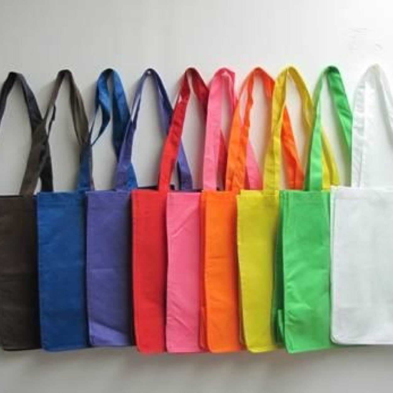 Bolsas Publicitarias hechas por manos Mexicanas, con Material NonWoven, ¡Haz una inversión Ecológica! Ventas en Línea: ecobolsastux@gmail.com