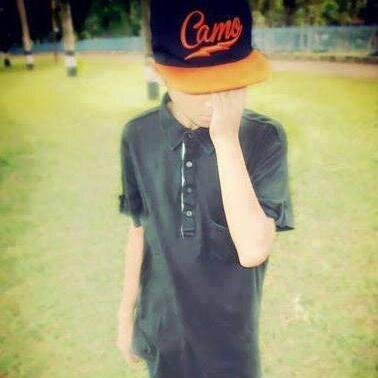Cowok ganteng itu yang perhatian banget sama cewek yang disayangnya, dan nggak pernah bikin cewek nangis