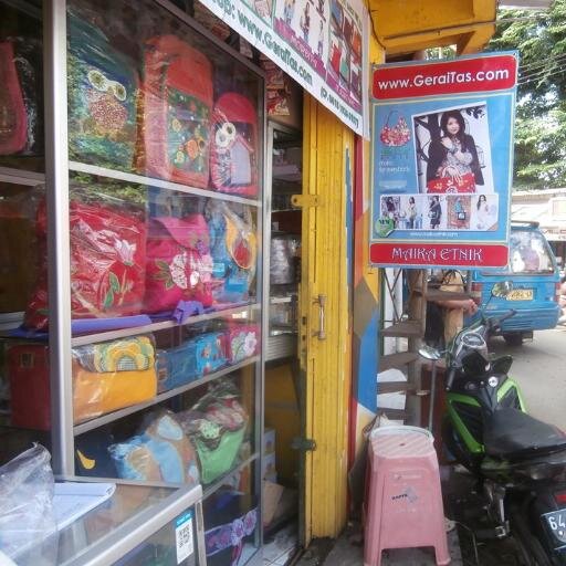 Menjual aneka tas etnik seperti : Maika etnik, Heejou, Konoka, Mordiva, Mokamula | Alamat Toko Jl.Babakan Tengah (lingkar luar IPB-Darmaga) no.1 rt.01/09 Bogor.