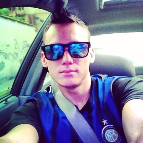 Yo SoY ReaLisTa Y TeNgO LoS PiEs SoBrE La TiErrA; ArrE UnIcOrNiO! pin:79A68BA3 Instagram: jesusdiazblanco