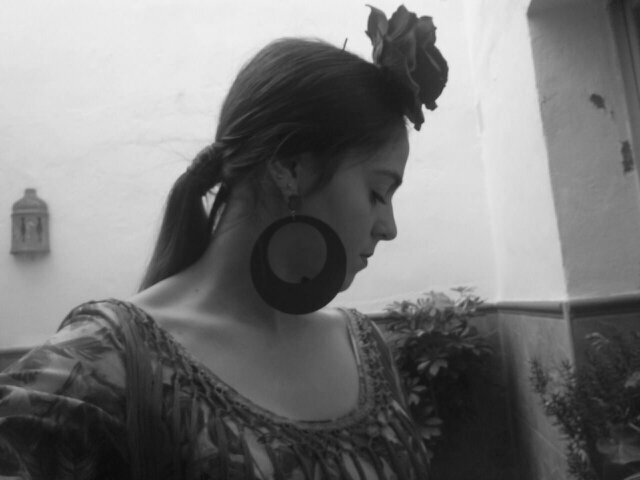 Chica alocada,rubiaa,amante de la fiesta con mis amigos,amante del mundo del caballo,romera desde niña,encantada de aver pisadolas arenas del Rocio♡♥