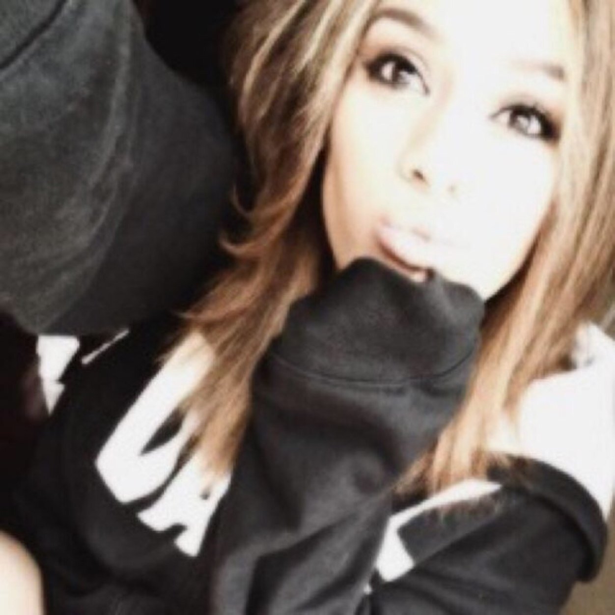this is a free follow. please follow @casualovato :)
