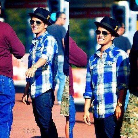 lNO FOLLOW HERE!! FOLLOW ME BACK IN @Lovatic_Hoolie//SEGUIME EN @Lovatic_Hoolie ,  THANKS//GRACIAS!!