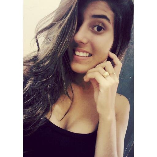 Não preciso de muita coisa para ser feliz, as pequenas sempre me bastam.