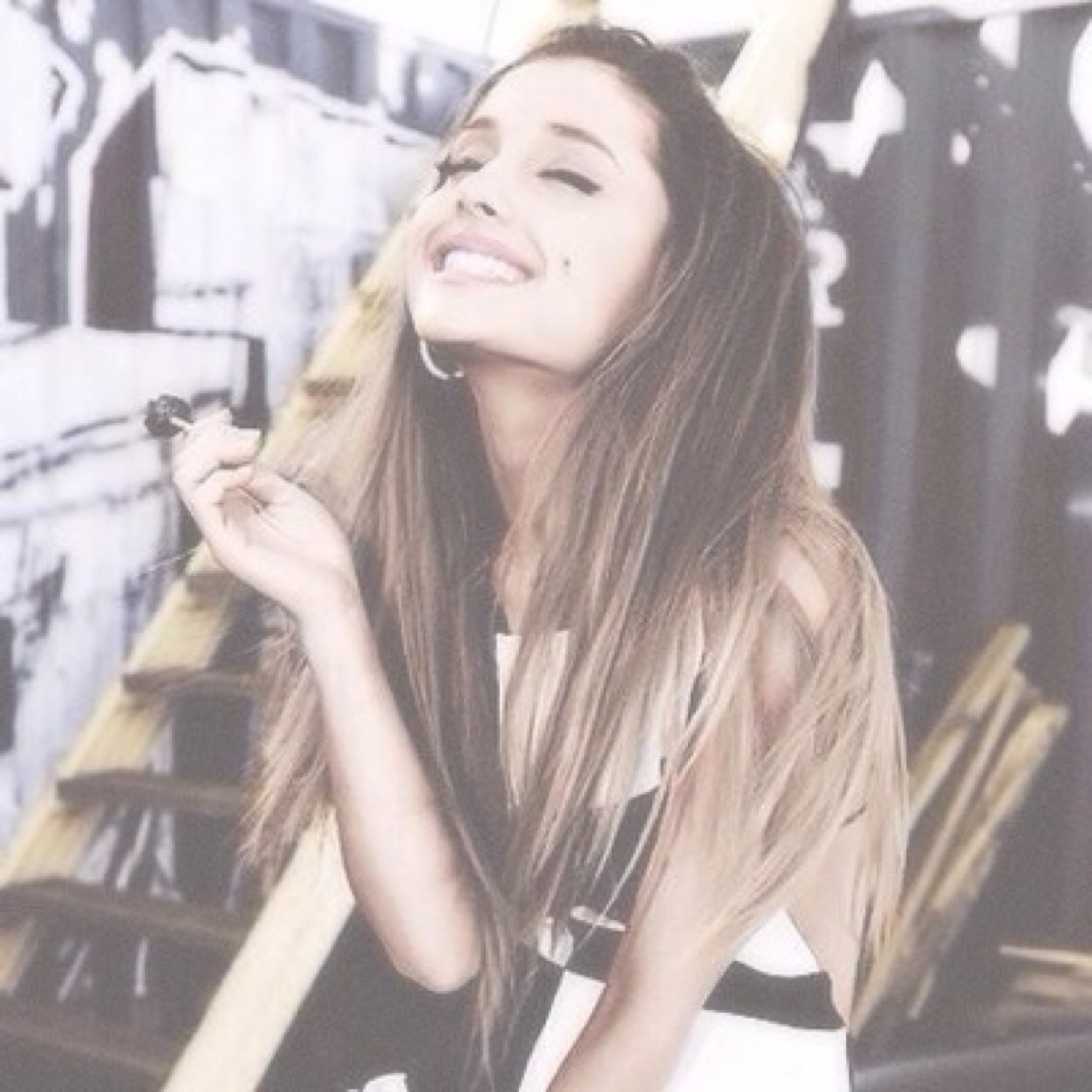 Follow @BibbleStarbucks or i'll unfollow :) and she follows back ♡