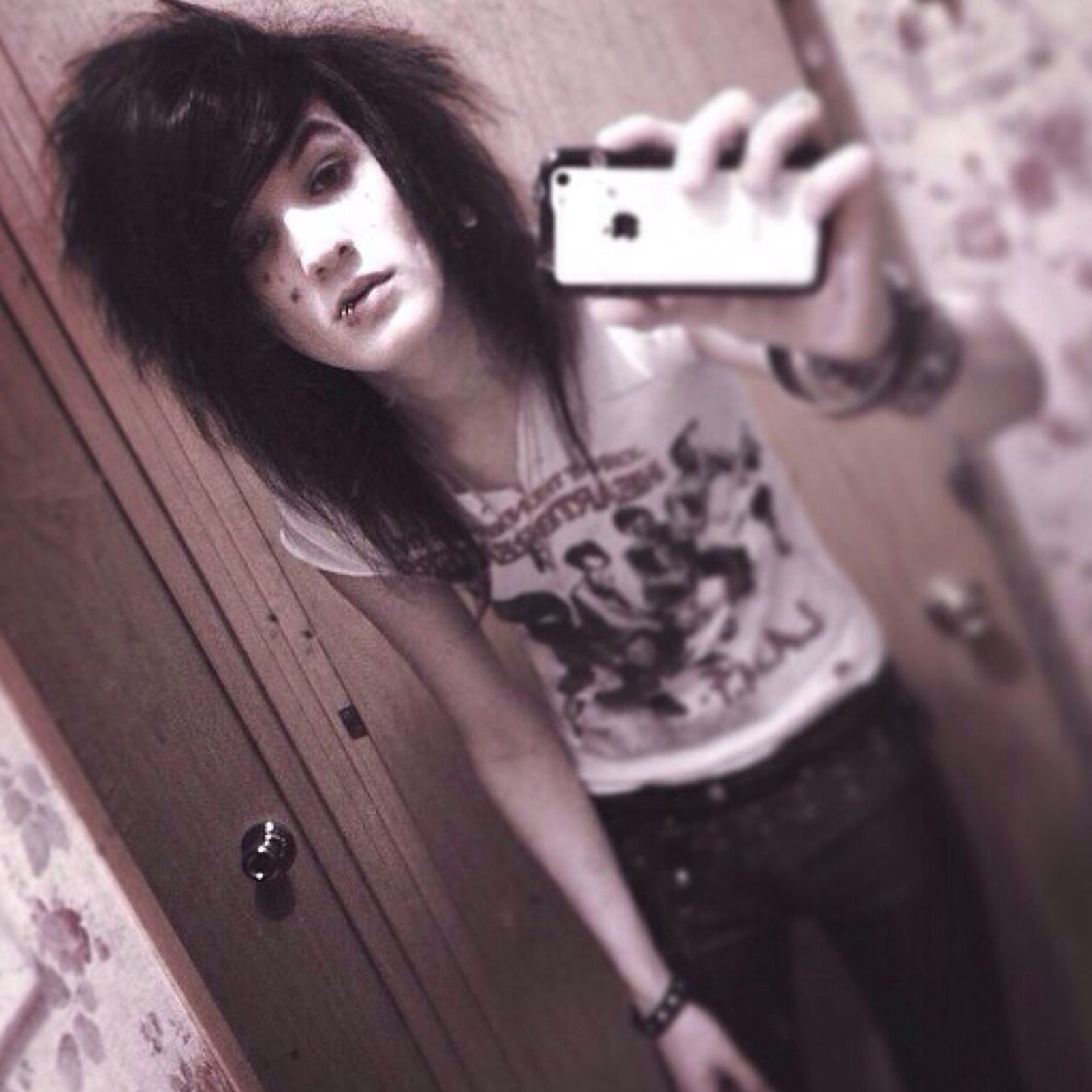 [Rp/Fake] Shoot me in the heart and call it love, and you hold the gun, but I knew from my first breath I was meant to love you