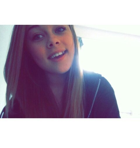 •|Live love laugh|•