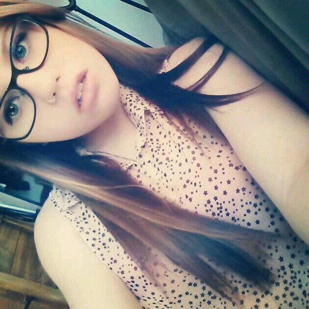 Canadian. 15 years old. Belieber. Follow me I follow back.  :*