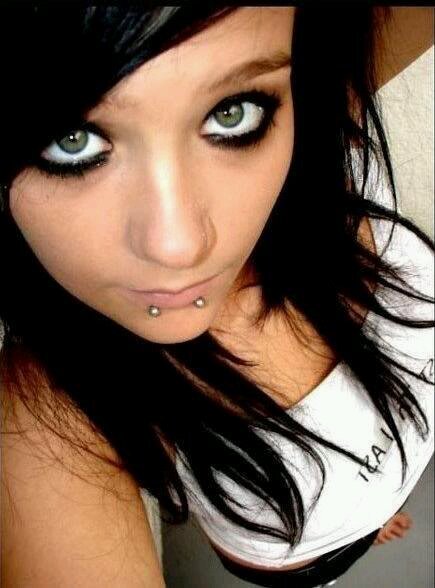 hey I'm Rylee. 17/bi/single. I love kitties and cuddles ^.^ i luv BVB, SWS, BOTDF, PTV, OCTW, SS, Mayday Parade and more!