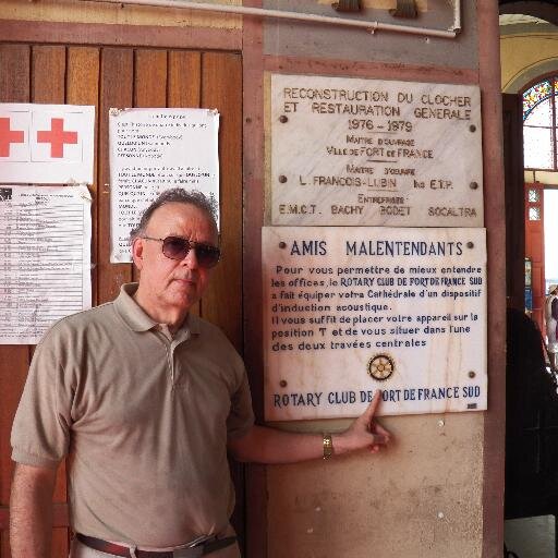 Medico gastroenterologo, casado 3 hijos, trabajo en La Clinica La Concepcion de La Vega, Rep. Dopminicana. Naci en 1953, Esposa Dra. Digna Hernandez Lopez