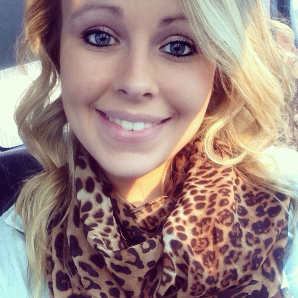 megabus6's profile picture. Give a girl the right shoes, and she can conquer the world.✨ -marilyn monroe