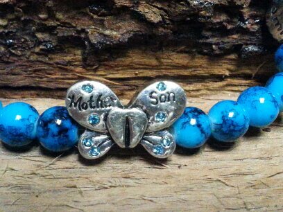 WondersByWillow's profile picture. I love making jewelry & I sell it to support my bead habit.